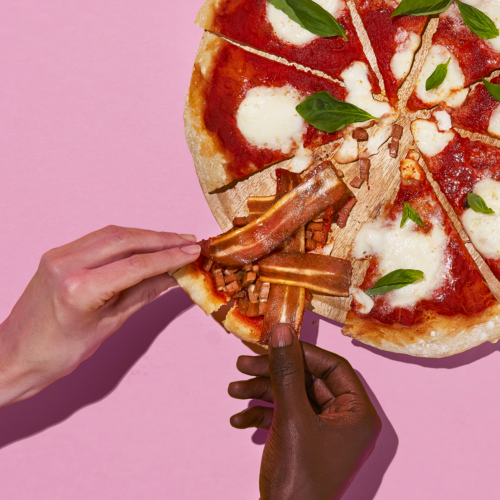 Un apéro dans le Sud n'est rien sans une focaccia aux lardons végétaux. Allez, on se fait une journée dolce vita avec La Vie™️