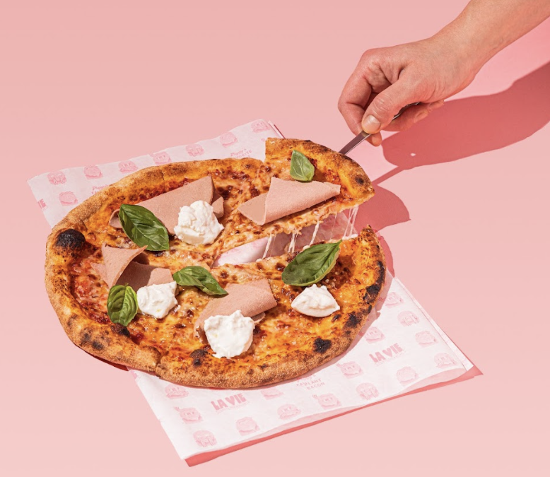 LA VIE ™ PLANT-BASED SMOKED HAM PIZZA